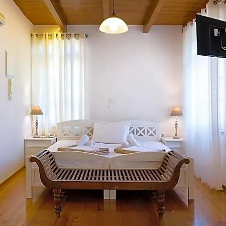 Ontas Traditional Hotel Chania (Crete)
